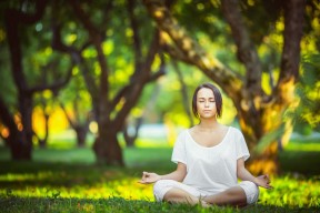 世界杯足球赛-Doinb十赛季封神，精准如钟表，瑞士球迷沸腾！